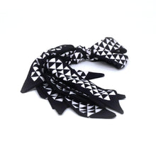 Accessoire - Cravate en satin - Plusieurs couleurs disponibles Accessoire Signé L Blanc et noir Satiné