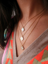 Collier Fleur Argentée Collier Signé L   